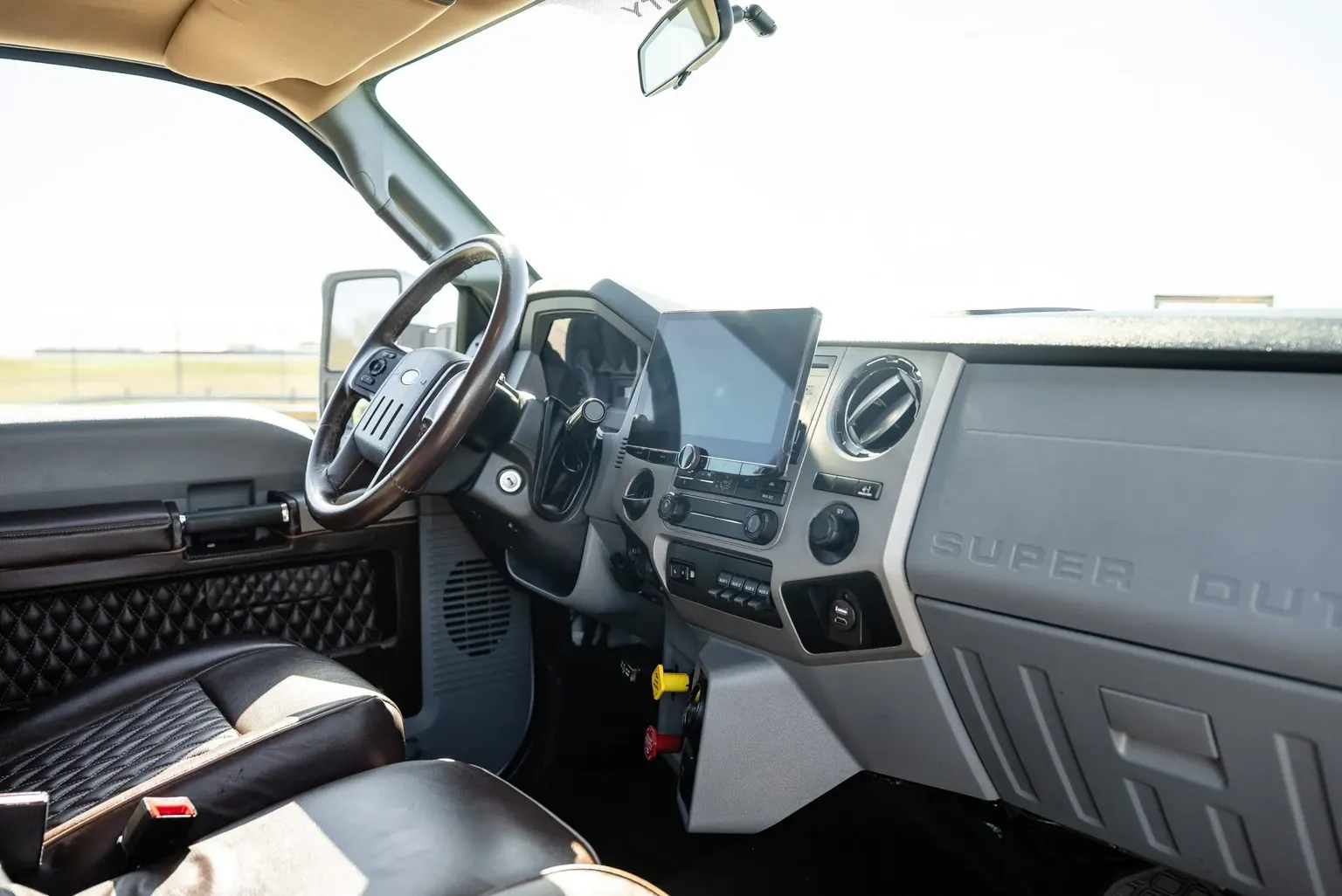 
								2017 Ford F-650 Super Duty Crew Cab full									