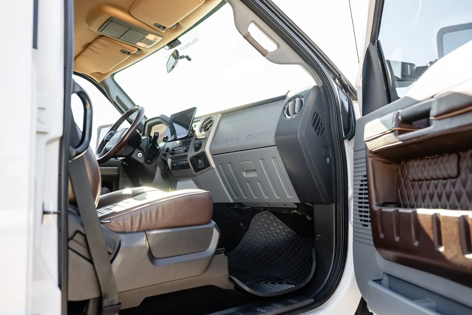 
								2017 Ford F-650 Super Duty Crew Cab full									