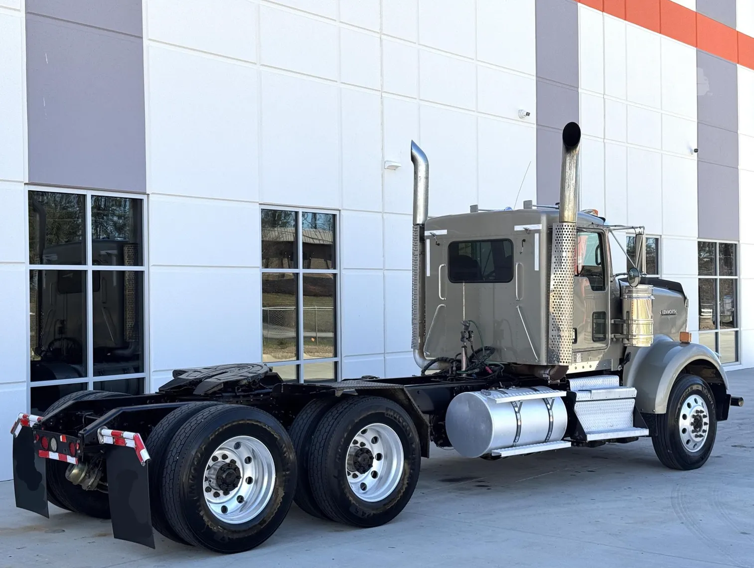 2021 Kenworth W900