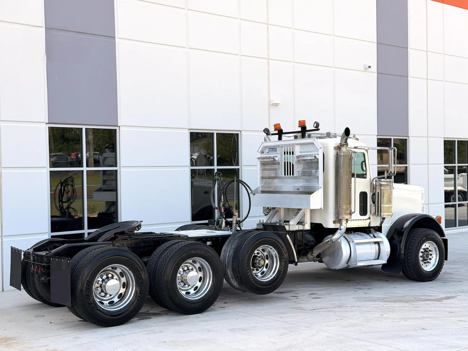 
								2006 Peterbilt 379 full									