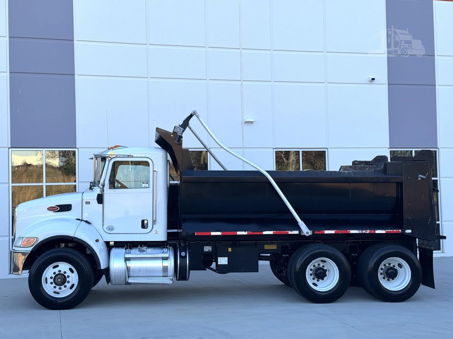 2018 PETERBILT 348