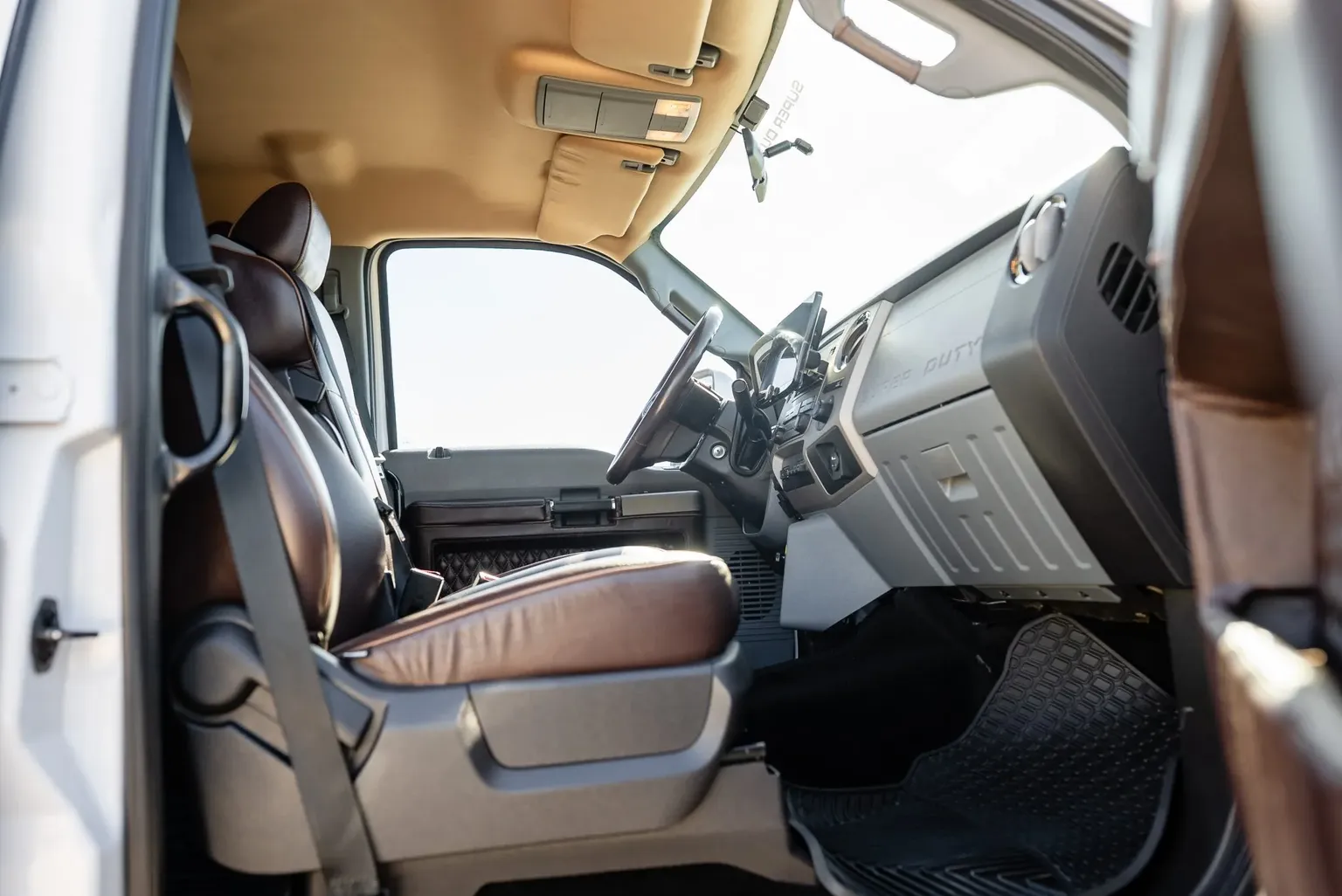 
								2017 Ford F-650 Super Duty Crew Cab full									