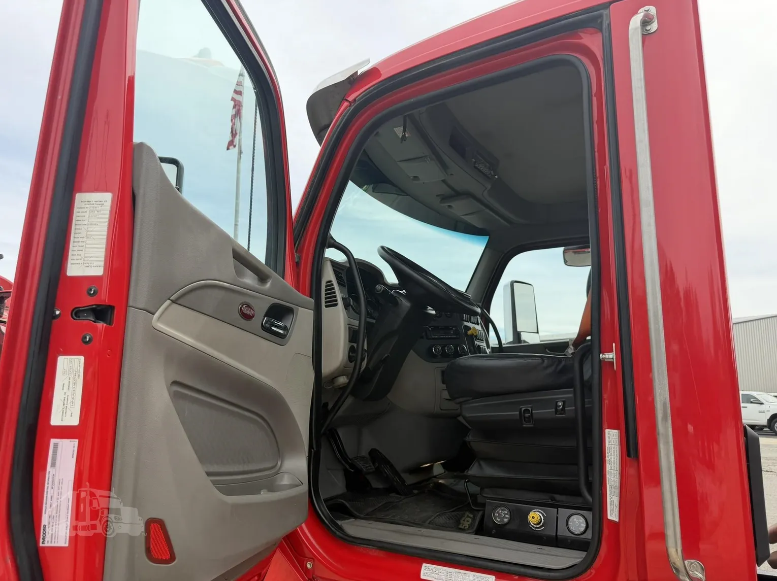 
								2022 PETERBILT 567 full									