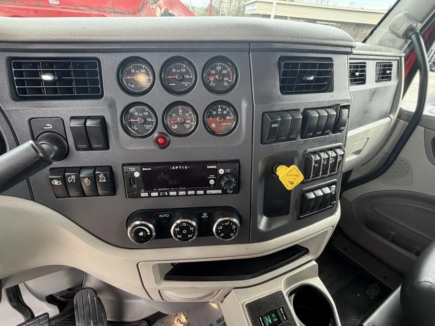 
								2022 PETERBILT 567 full									