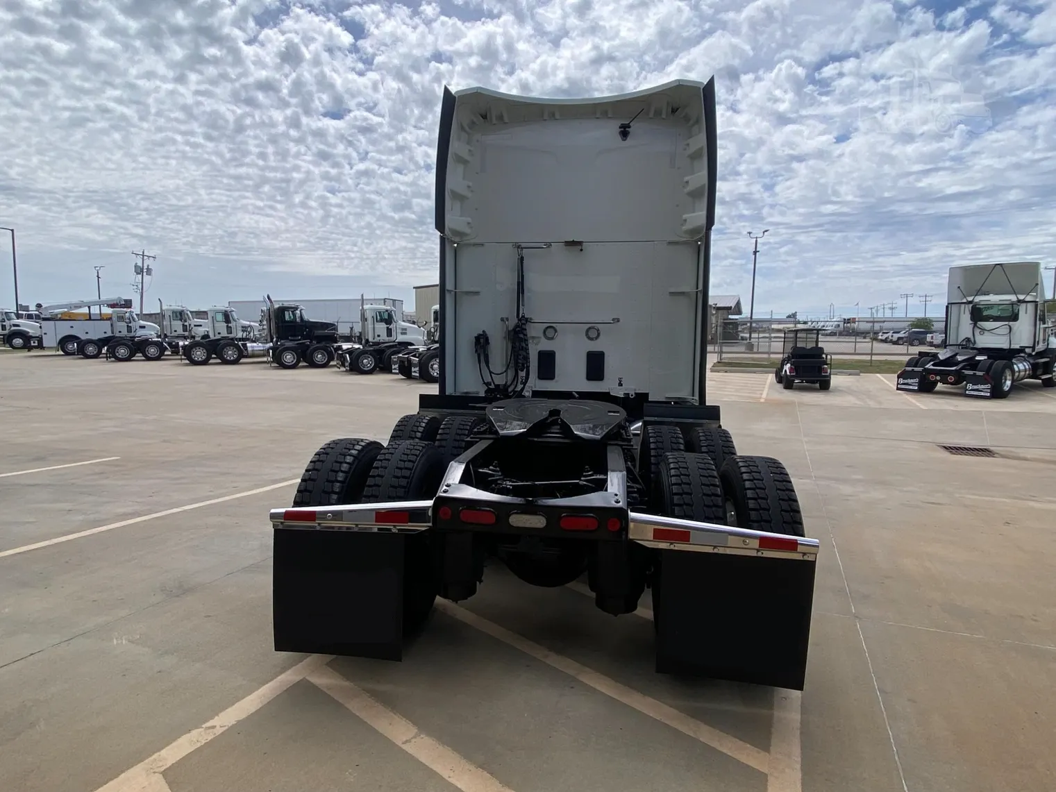 
								2022 PETERBILT 579 full									