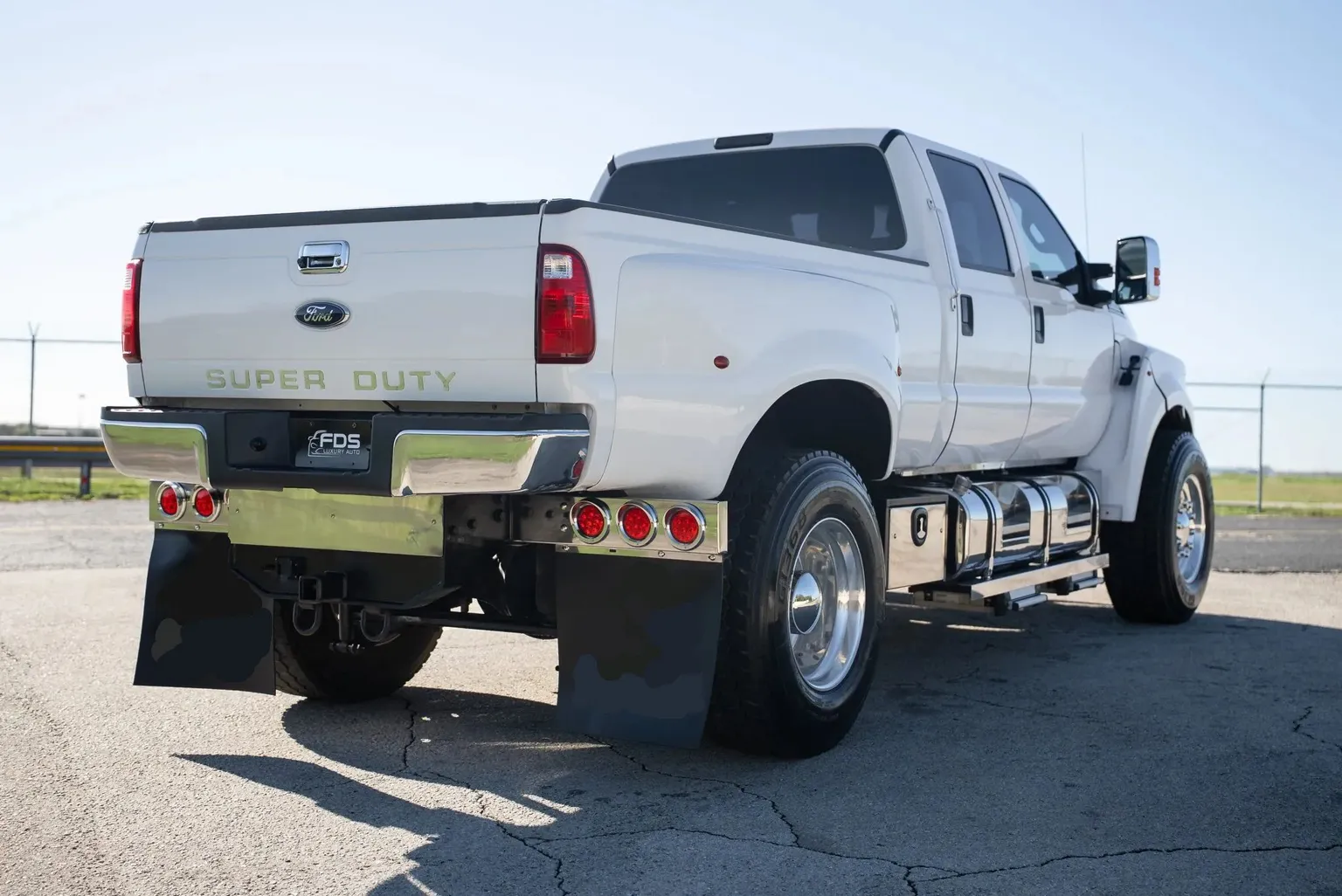 
								2017 Ford F-650 Super Duty Crew Cab full									