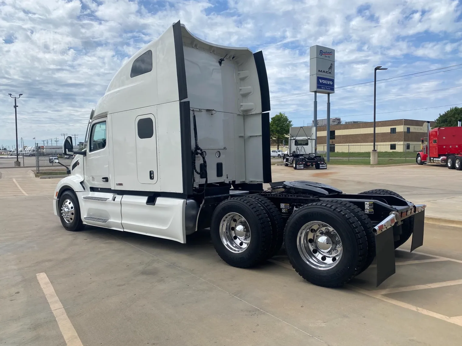 
								2022 PETERBILT 579 full									