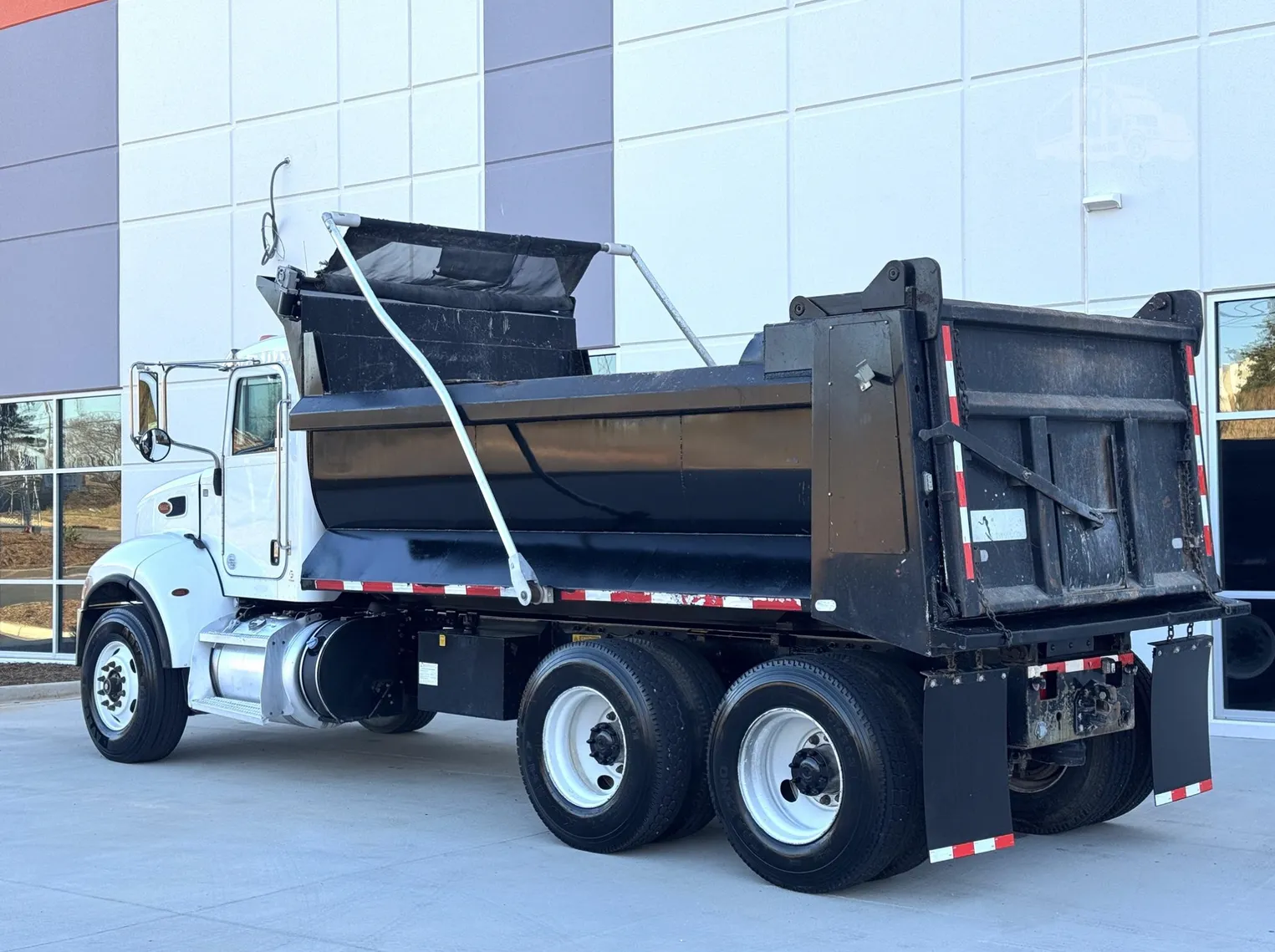 
								2018 PETERBILT 348 full									
