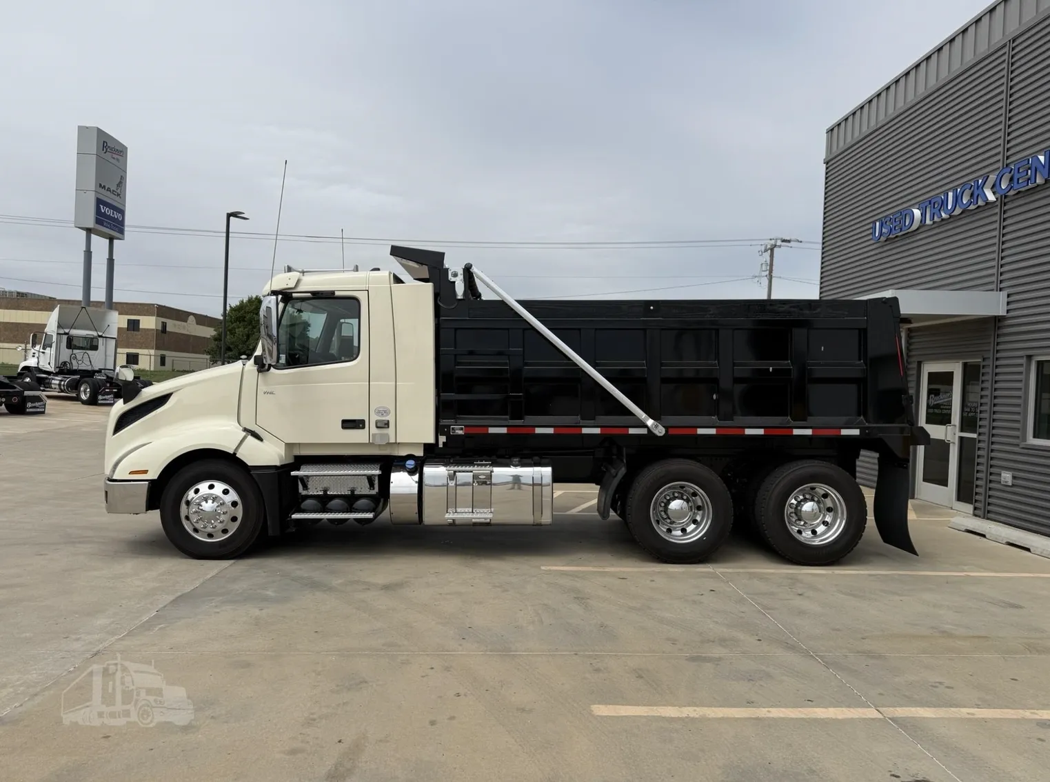 
								2021 VOLVO VNL64T300 full									