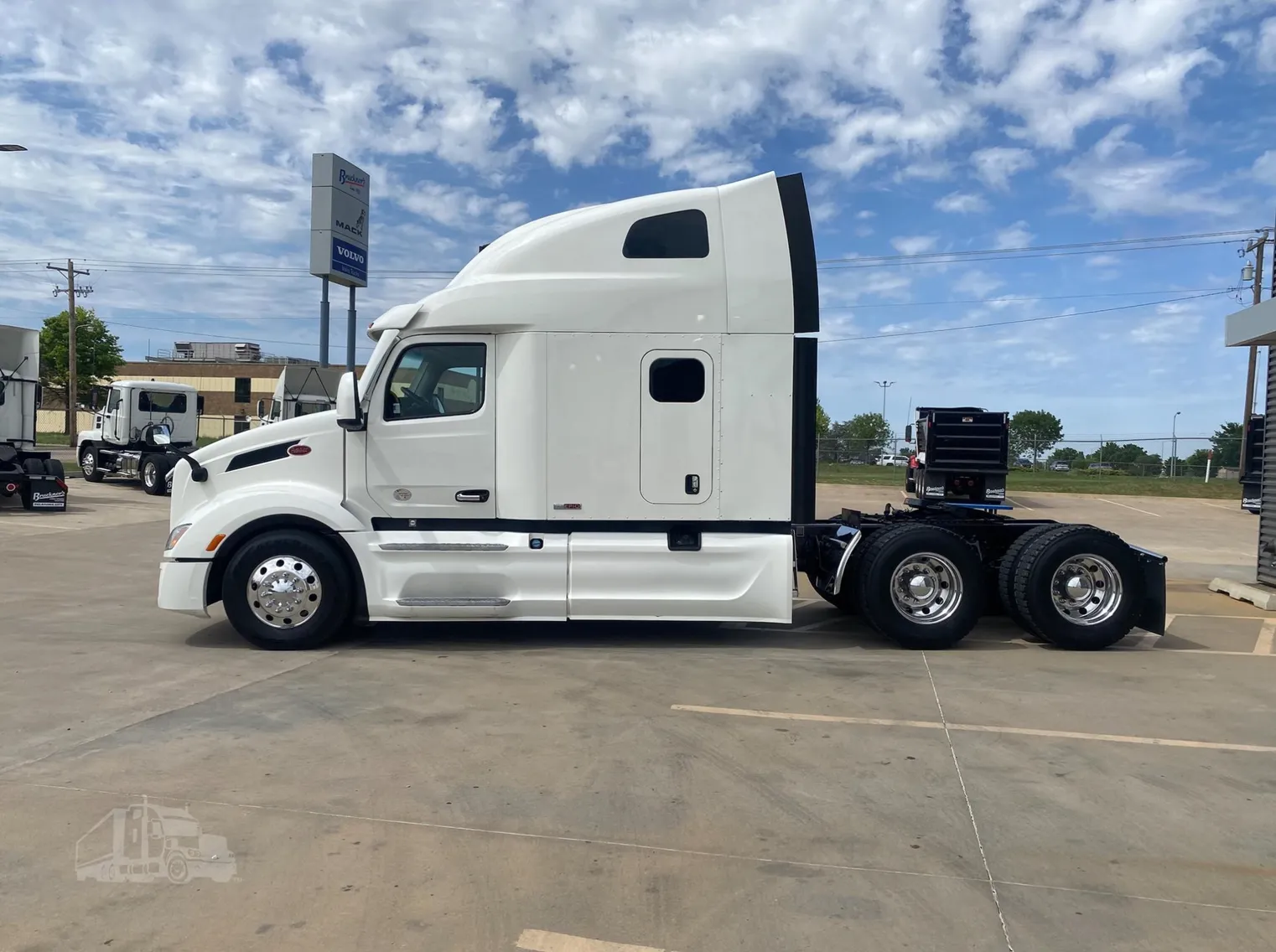 
								2022 PETERBILT 579 full									