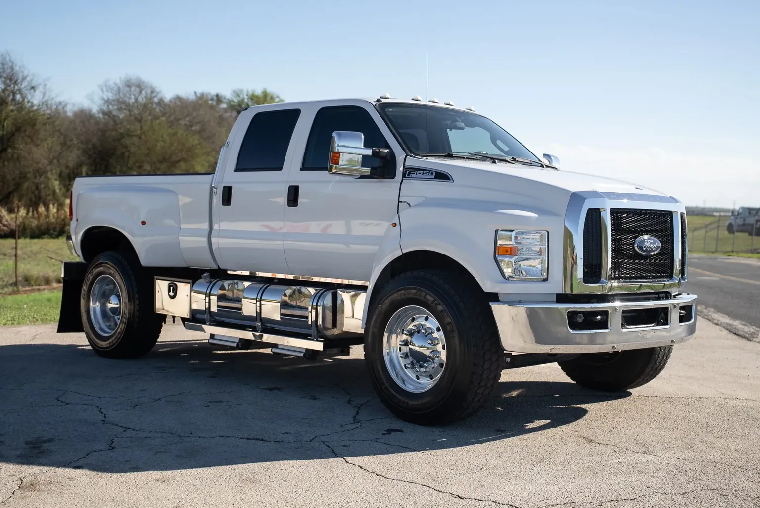 
								2017 Ford F-650 Super Duty Crew Cab full									