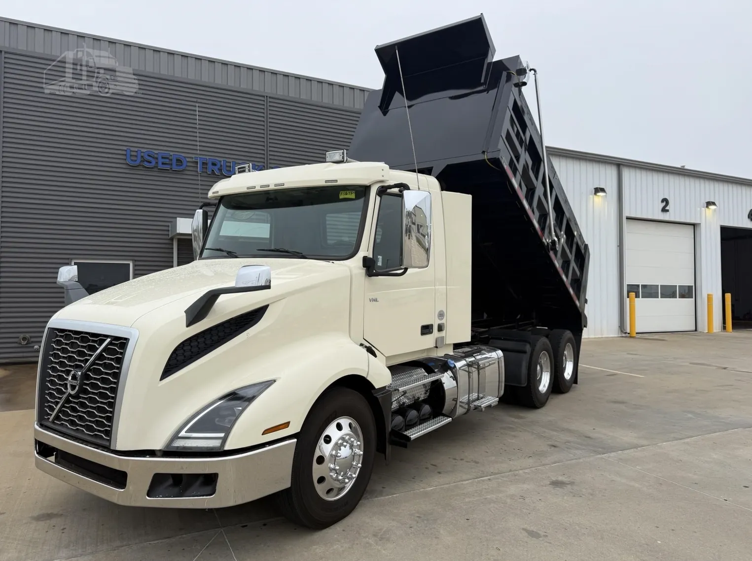 
								2021 VOLVO VNL64T300 full									