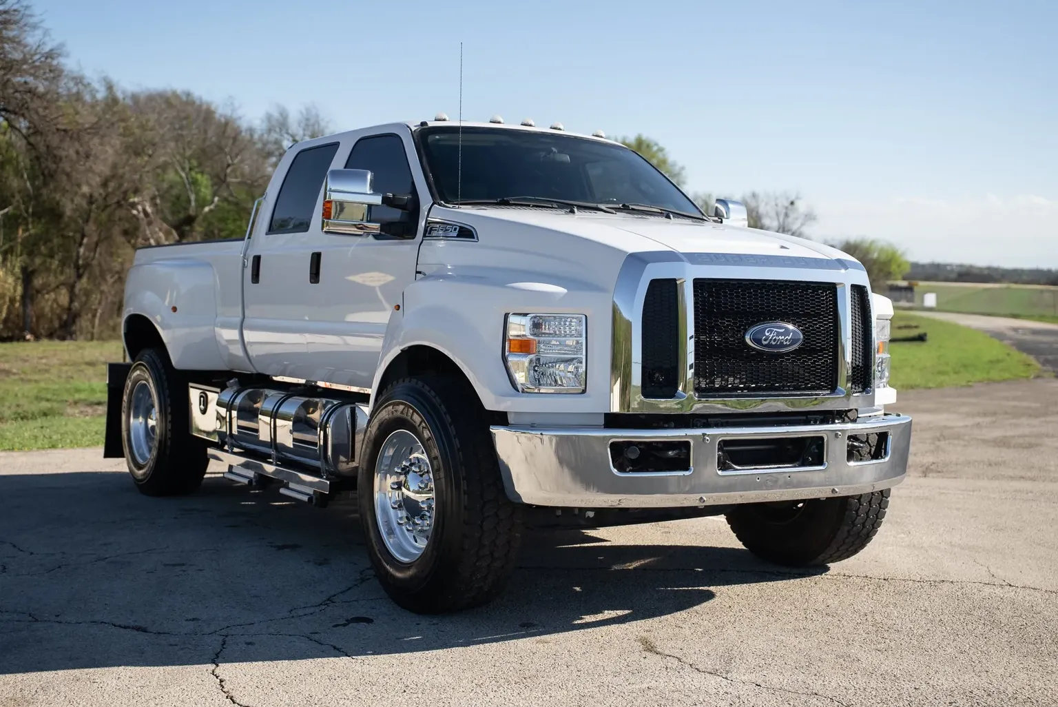 
								2017 Ford F-650 Super Duty Crew Cab full									